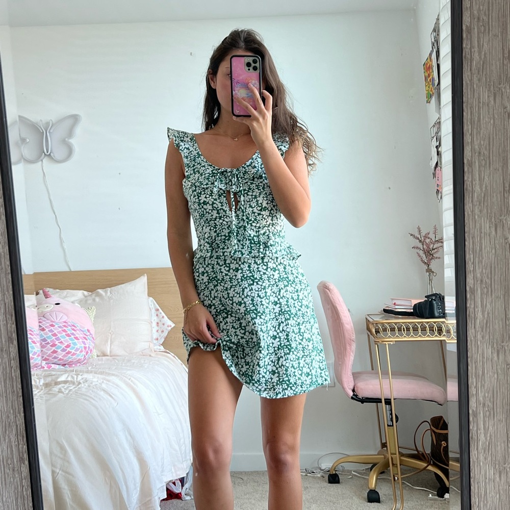 Mini turquoise floral mini dress - Princess Polly
Ruffle key hole